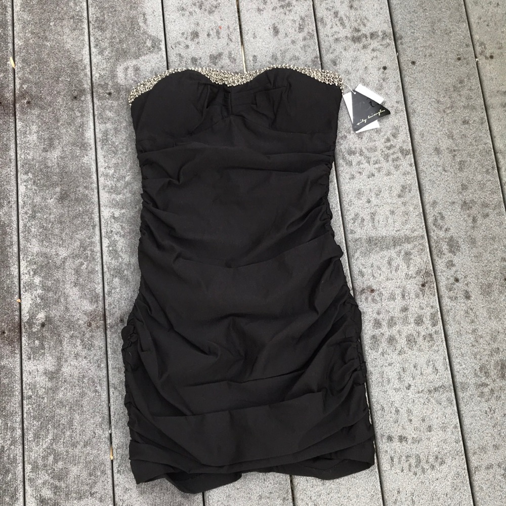 ❄️ Strapless Black Homecoming Dress
